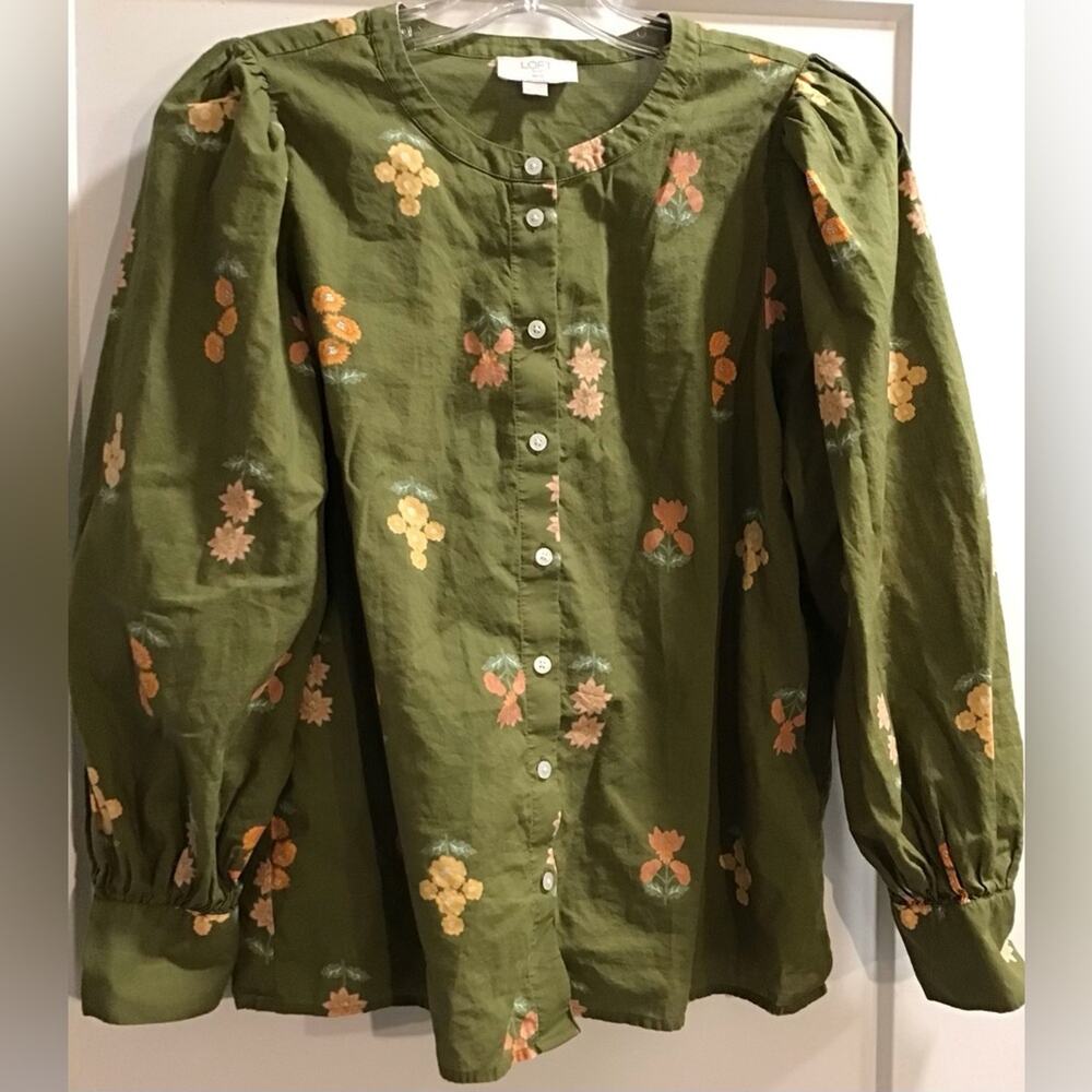Loft petite green floral button down blouse size SP